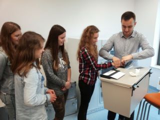 Warsztaty w laboratorium kryminalistycznym